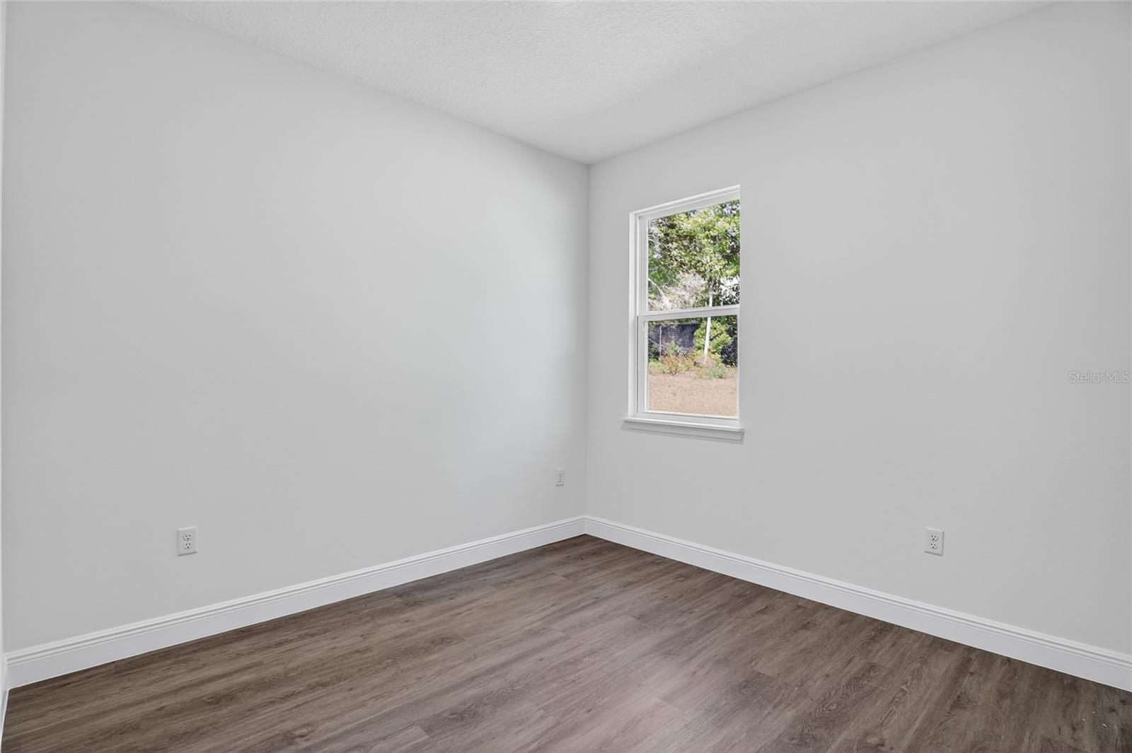 Listing photo id 12 for 99 Goldcoast Place