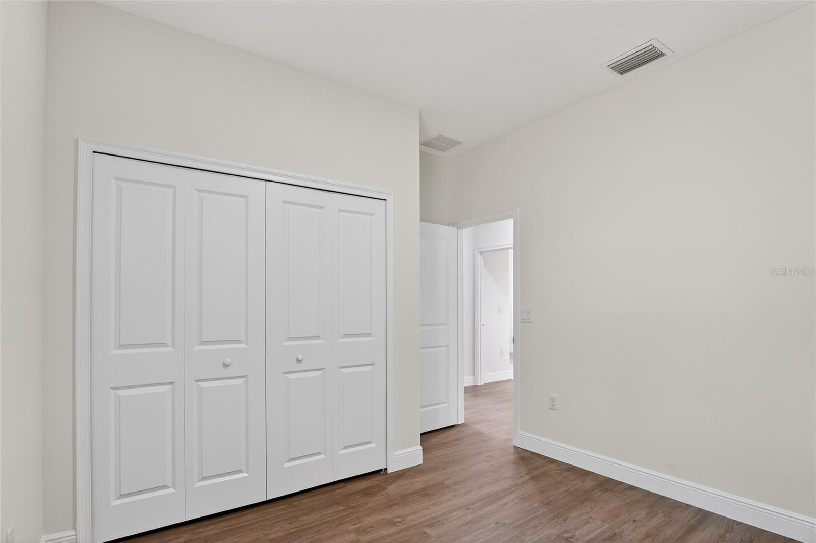 Listing photo id 13 for 99 Goldcoast Place