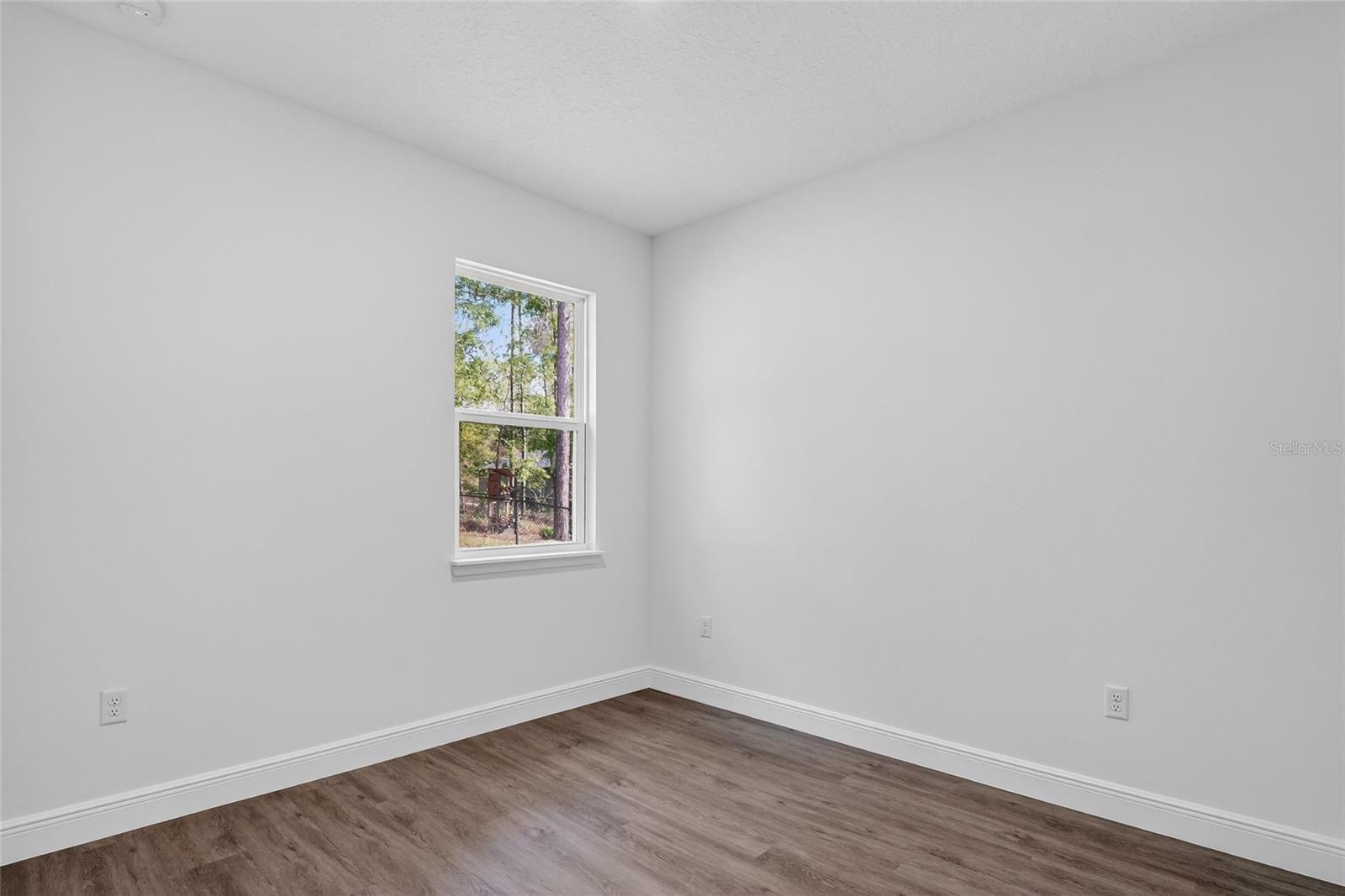 Listing photo id 14 for 99 Goldcoast Place