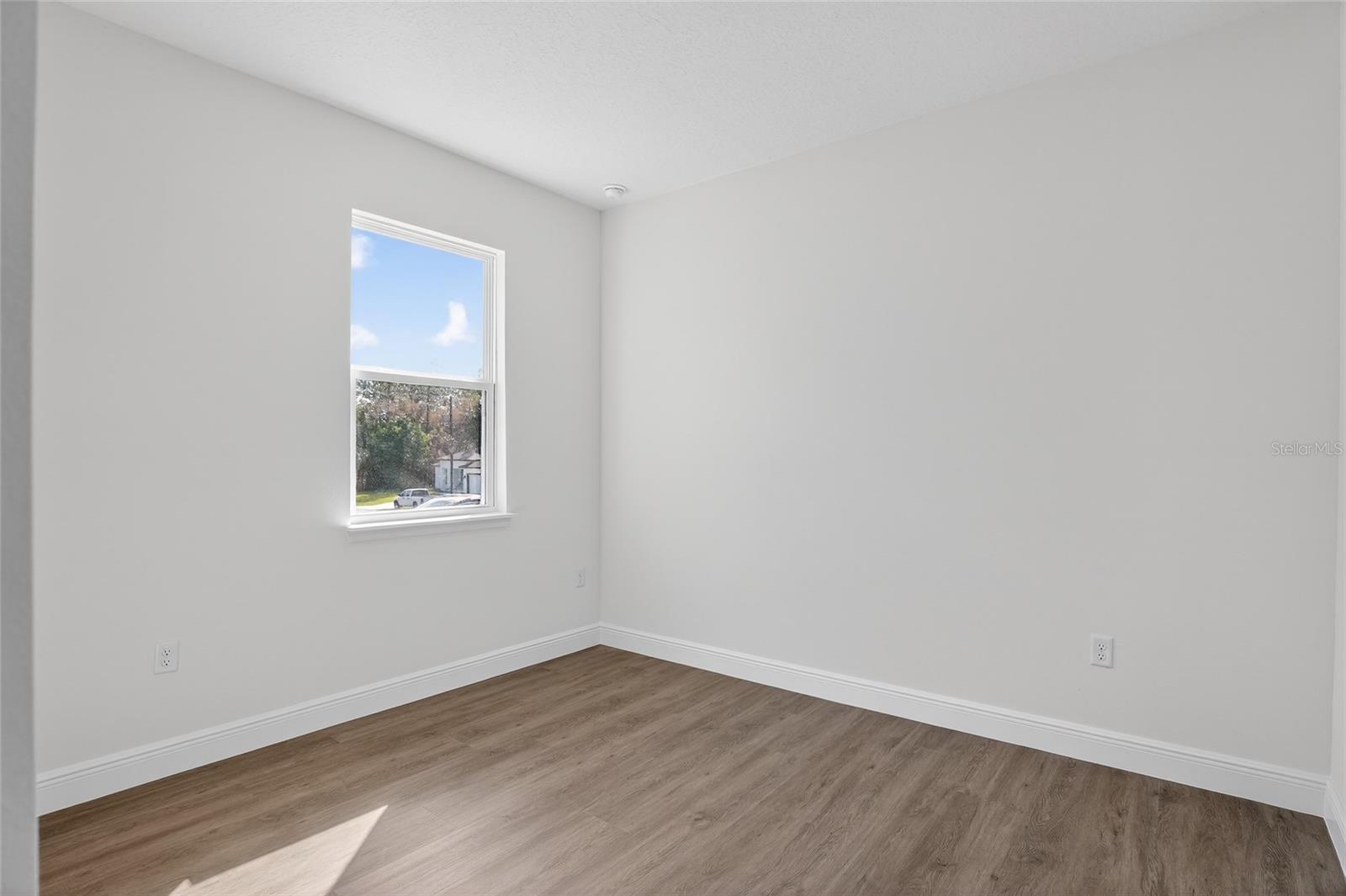 Listing photo id 17 for 99 Goldcoast Place