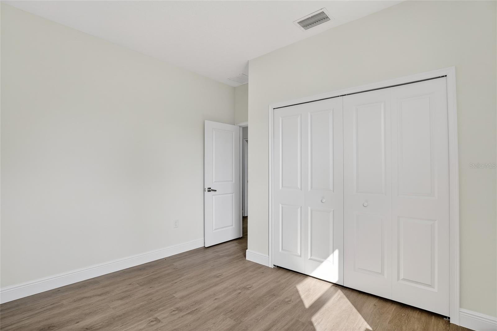 Listing photo id 18 for 99 Goldcoast Place