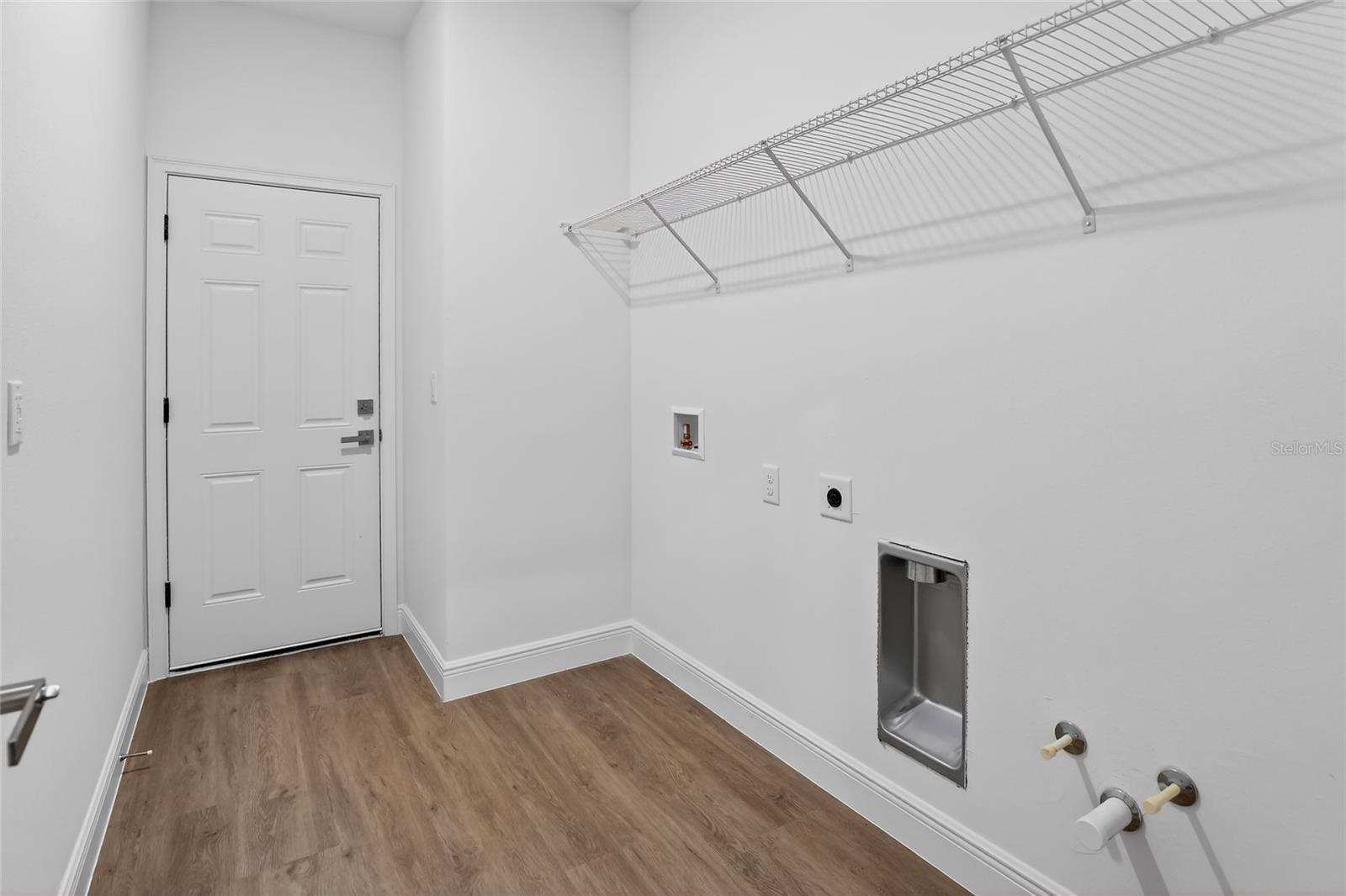 Listing photo id 19 for 99 Goldcoast Place