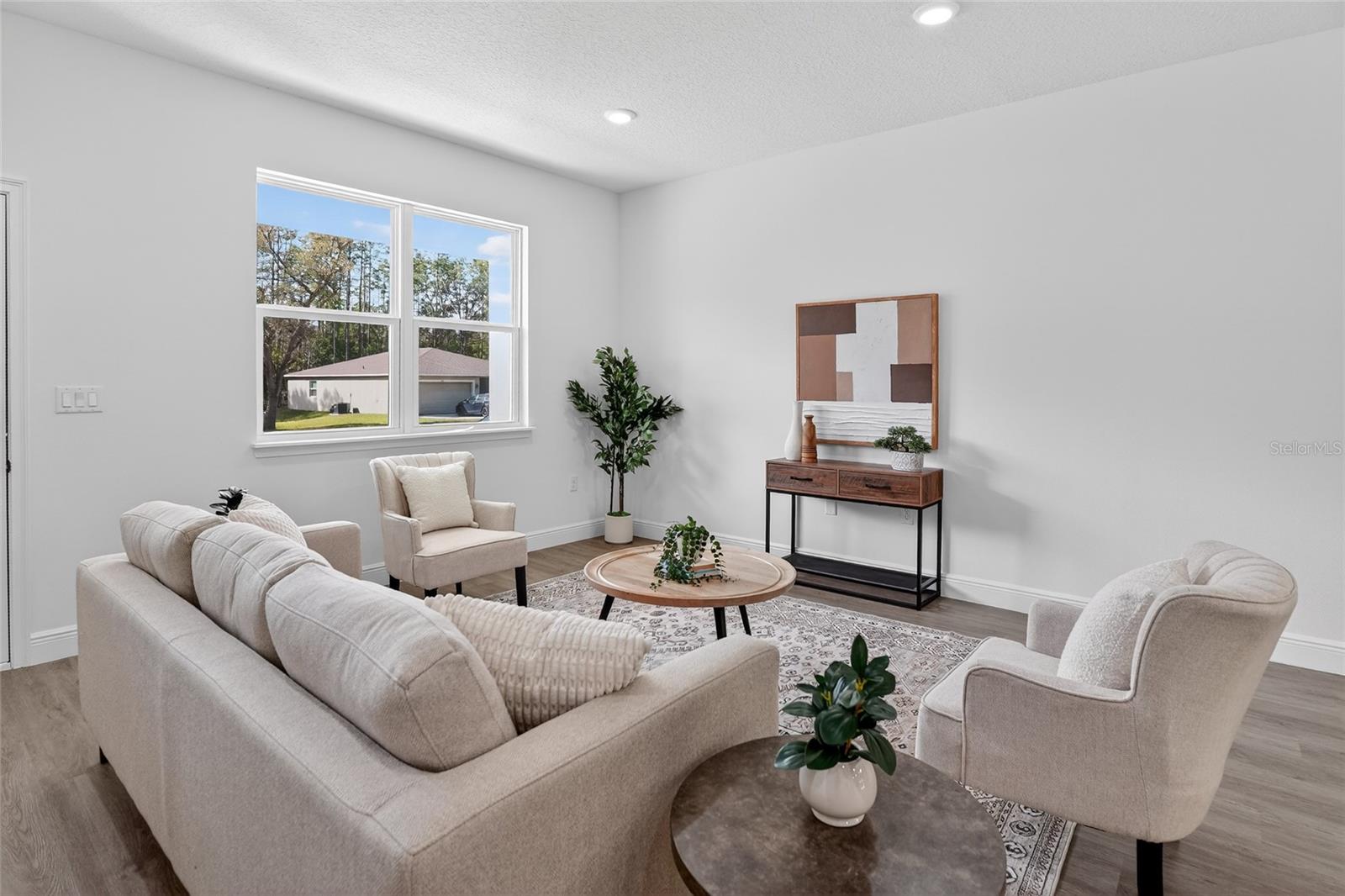 Listing photo id 1 for 99 Goldcoast Place