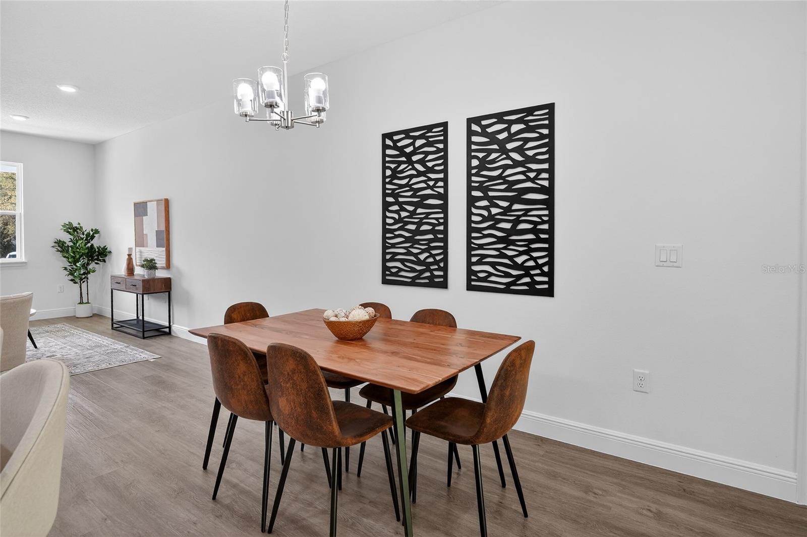 Listing photo id 4 for 99 Goldcoast Place