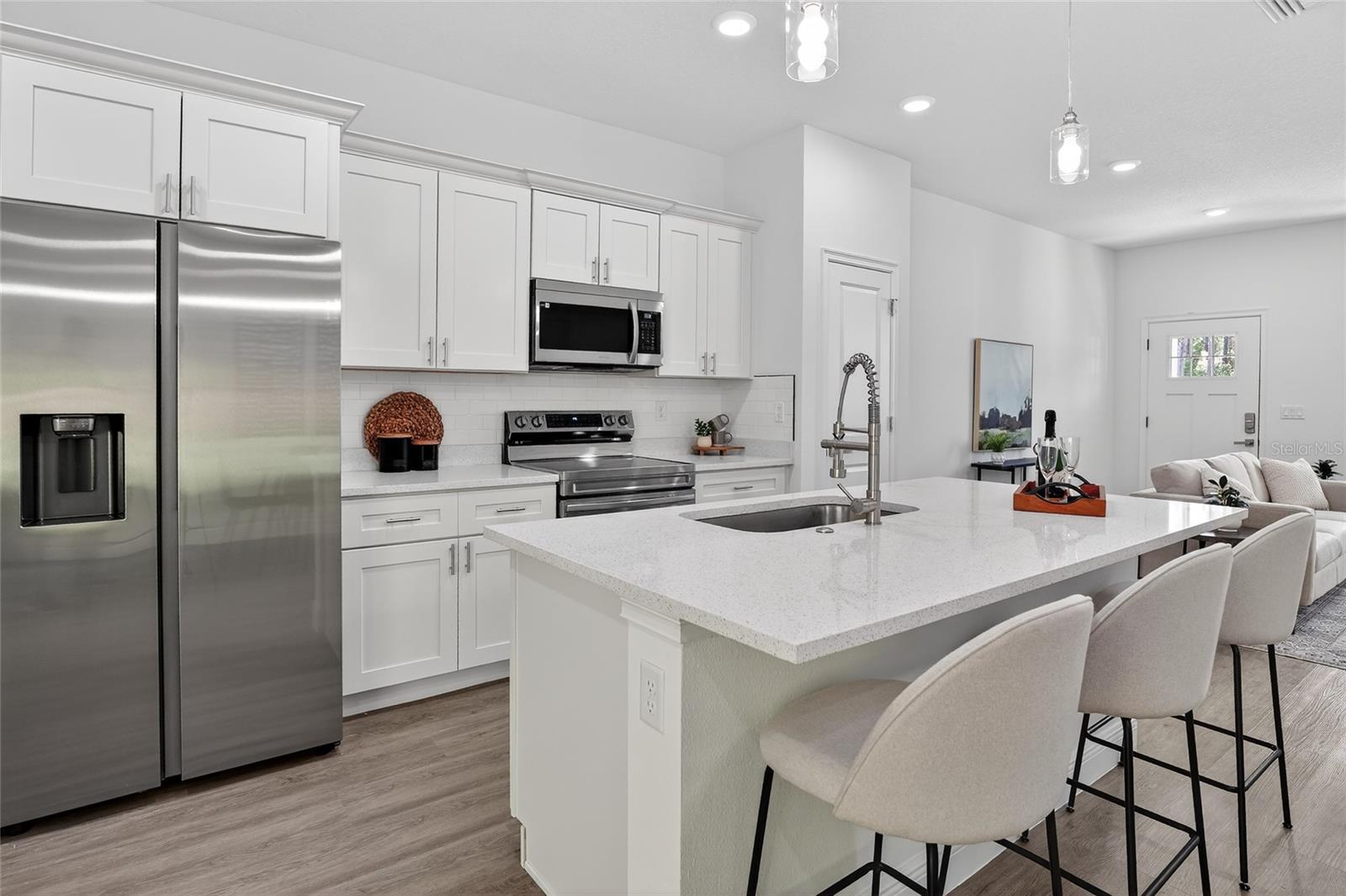 Listing photo id 5 for 99 Goldcoast Place