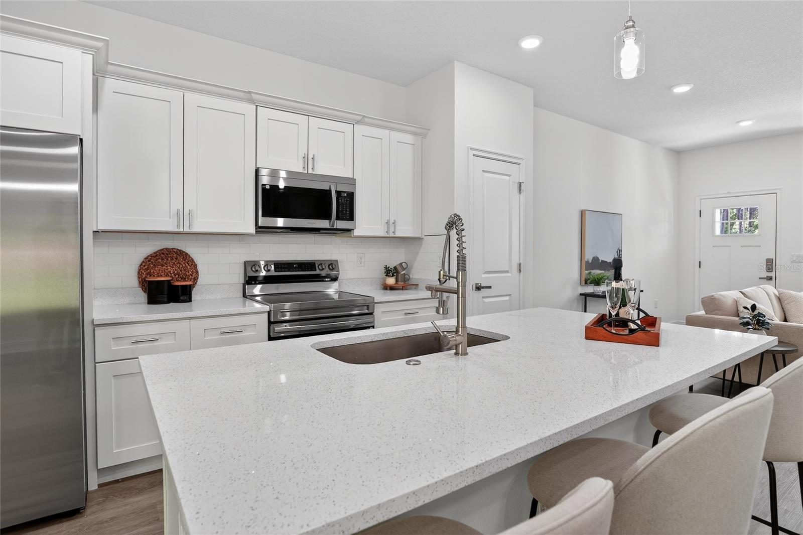 Listing photo id 6 for 99 Goldcoast Place