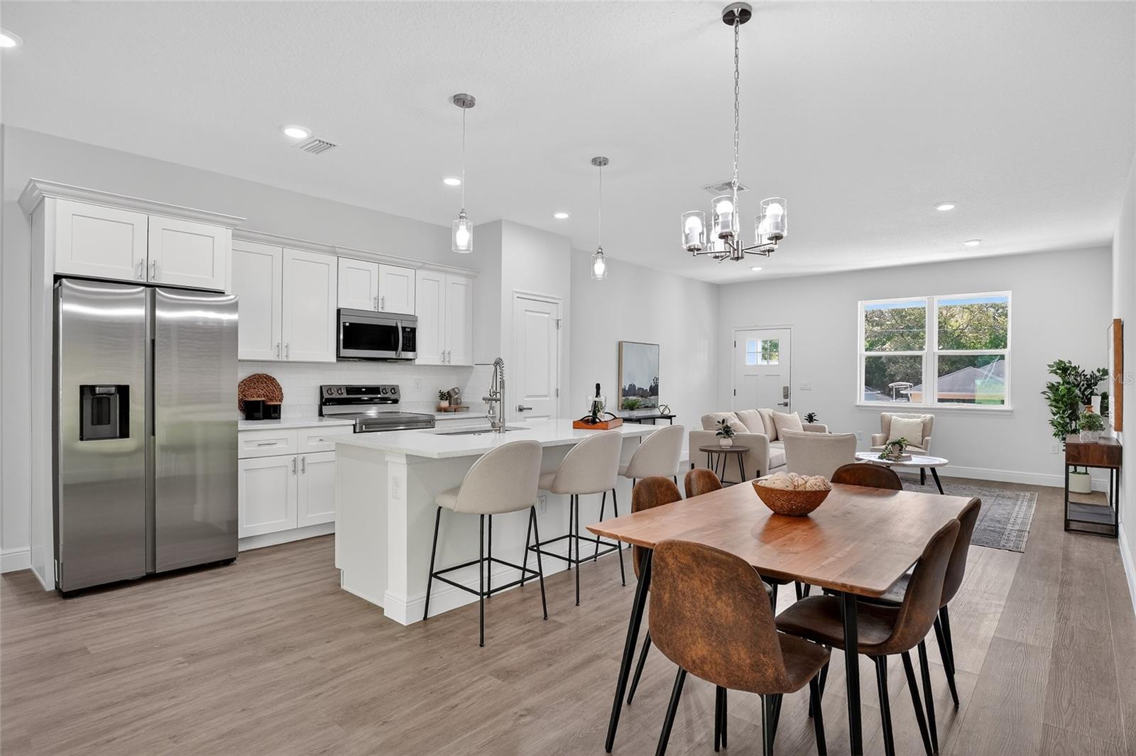 Listing photo id 7 for 99 Goldcoast Place