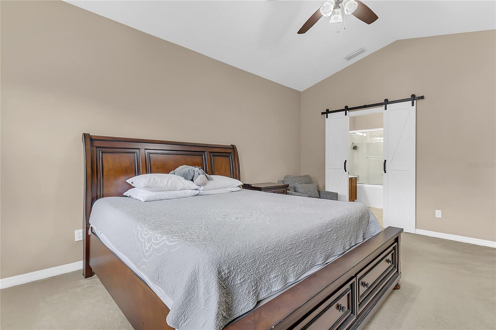 Image 14 of 37 For 572 Pinebranch Circle