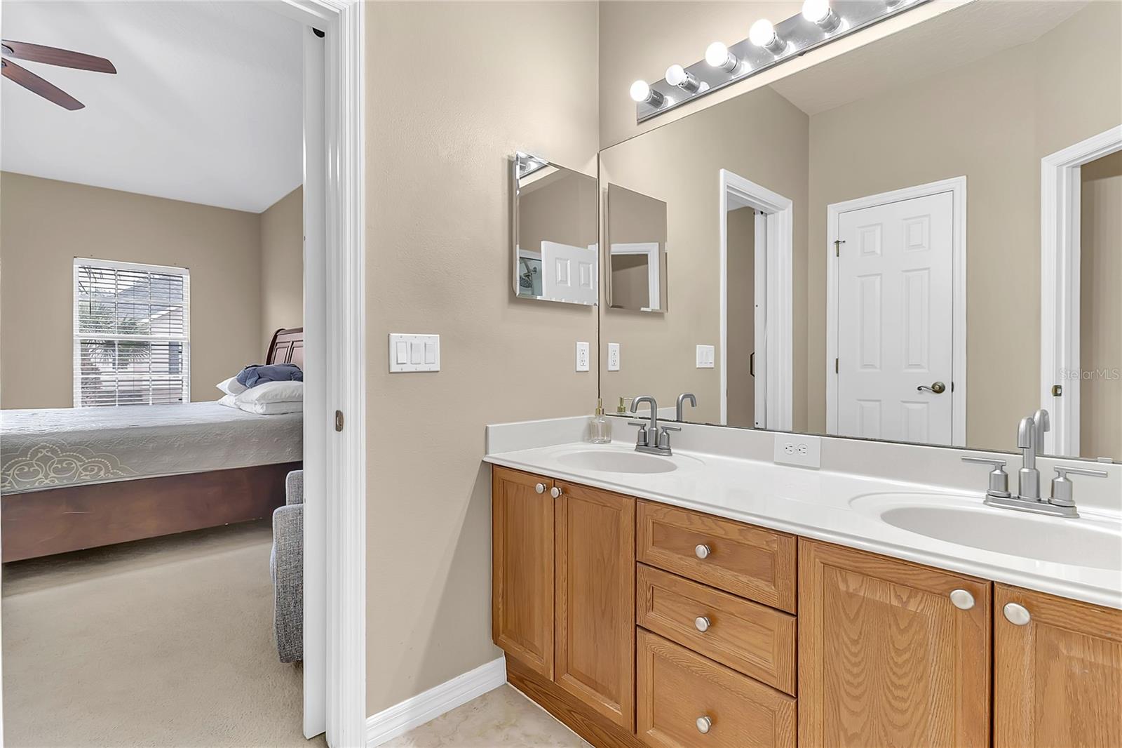 Image 16 of 37 For 572 Pinebranch Circle