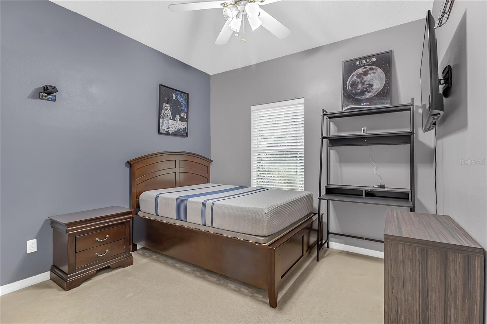 Image 18 of 37 For 572 Pinebranch Circle