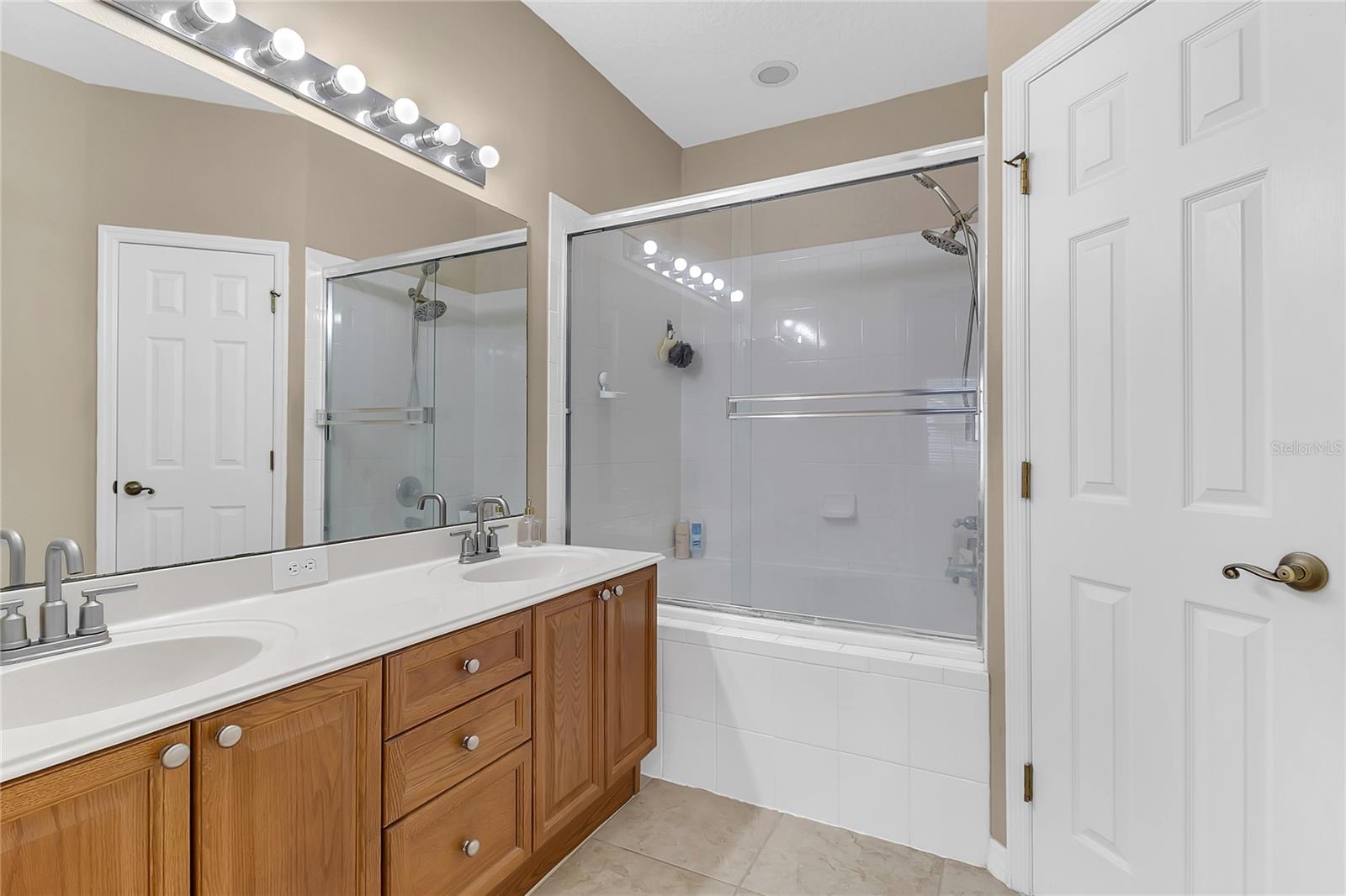 Image 19 of 37 For 572 Pinebranch Circle