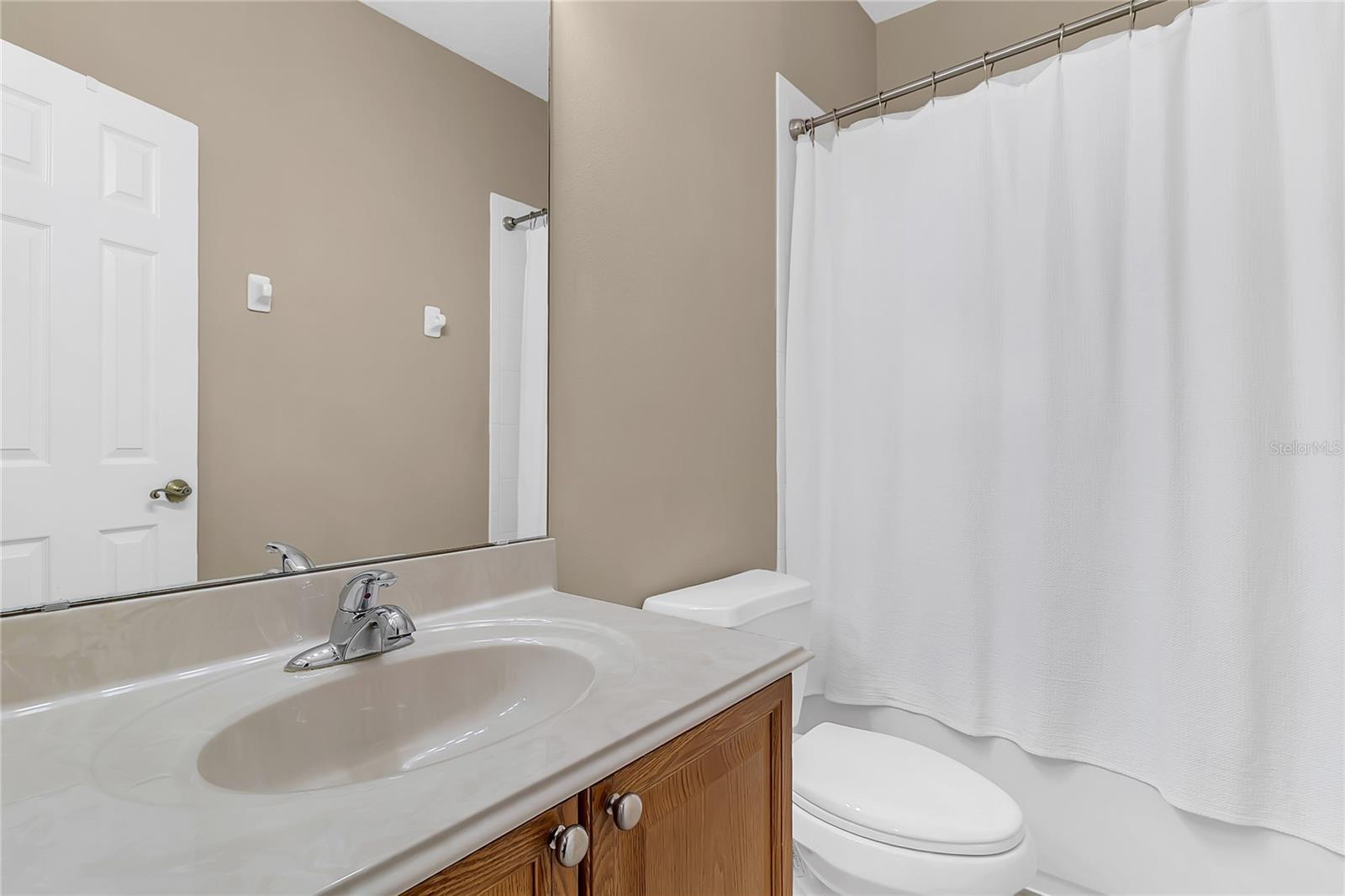 Image 23 of 37 For 572 Pinebranch Circle