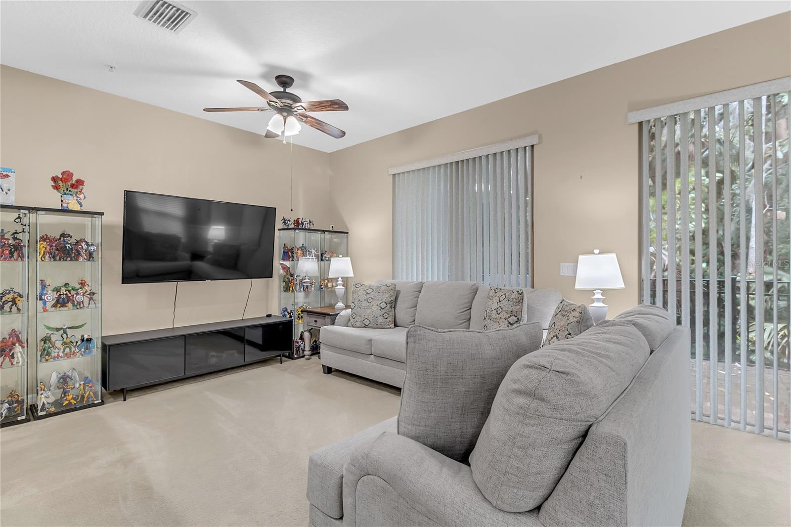 Image 3 of 37 For 572 Pinebranch Circle