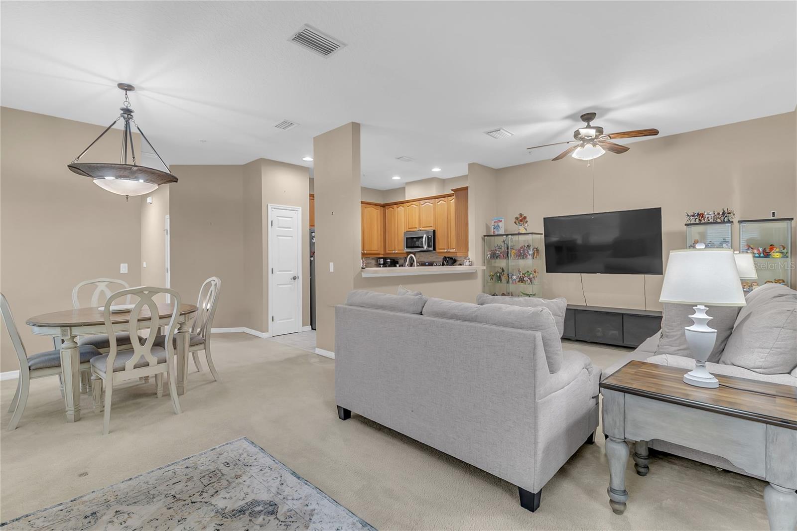 Image 6 of 37 For 572 Pinebranch Circle