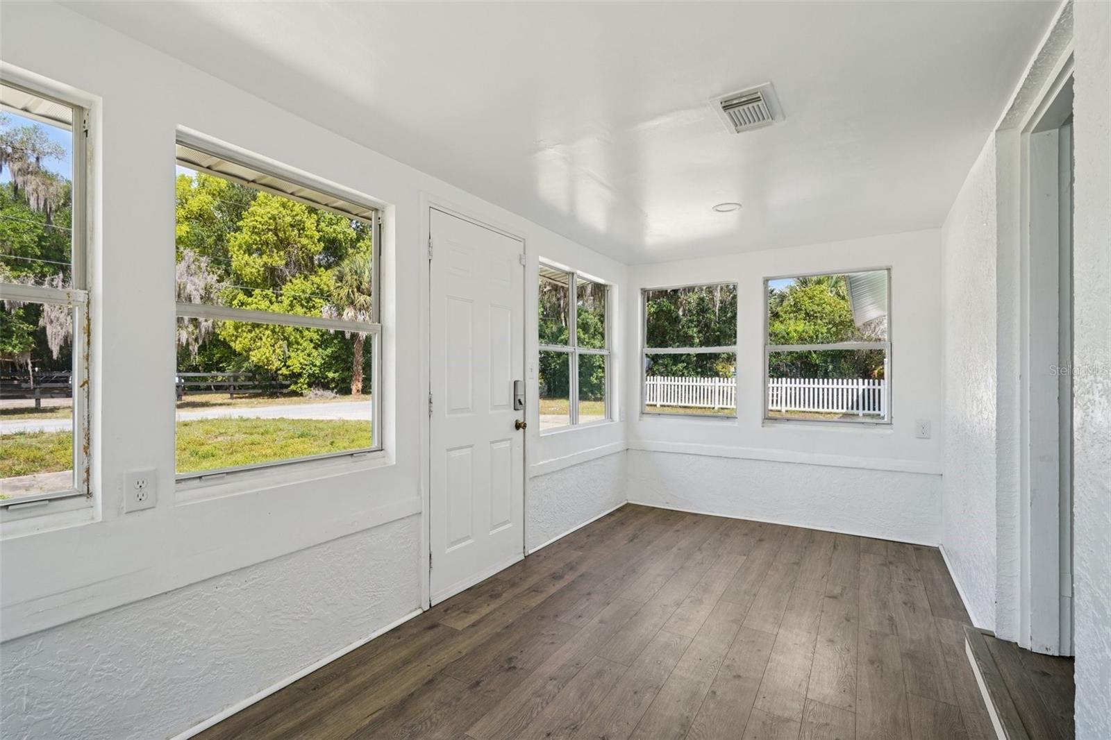 Image 5 of 26 For 12385 135th Court