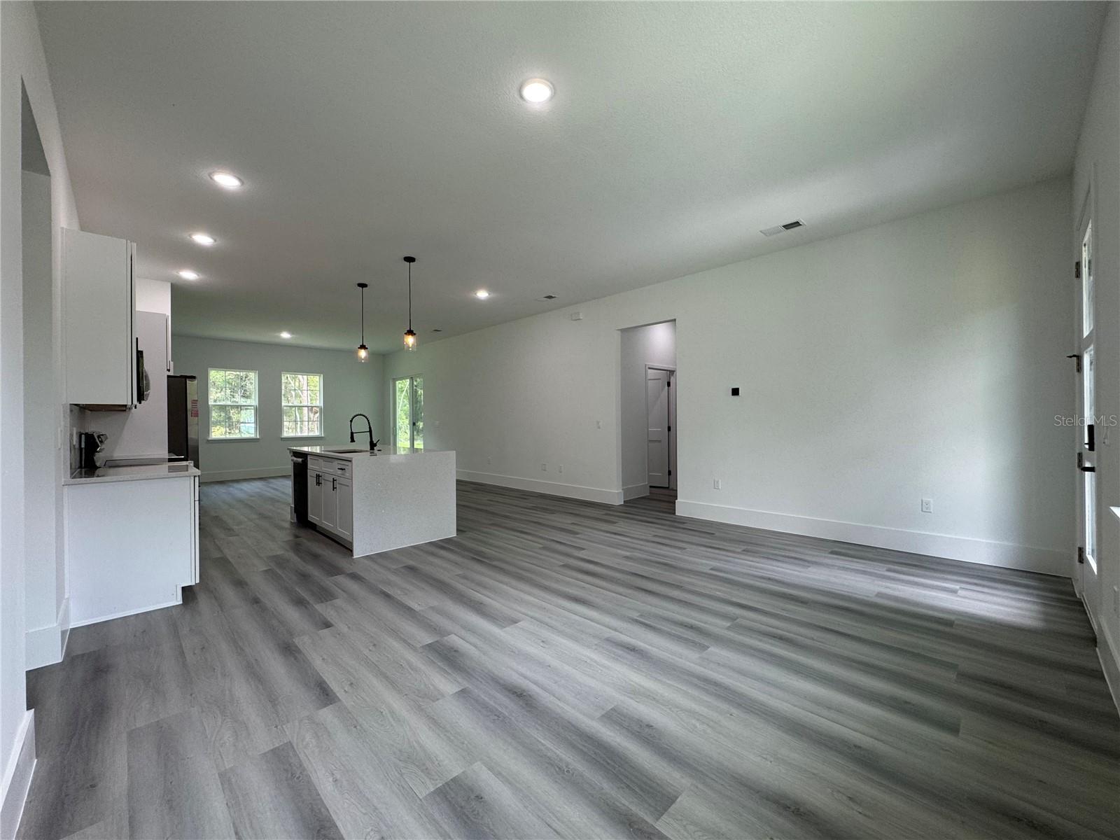 Listing photo id 9 for 10099 Carib Way