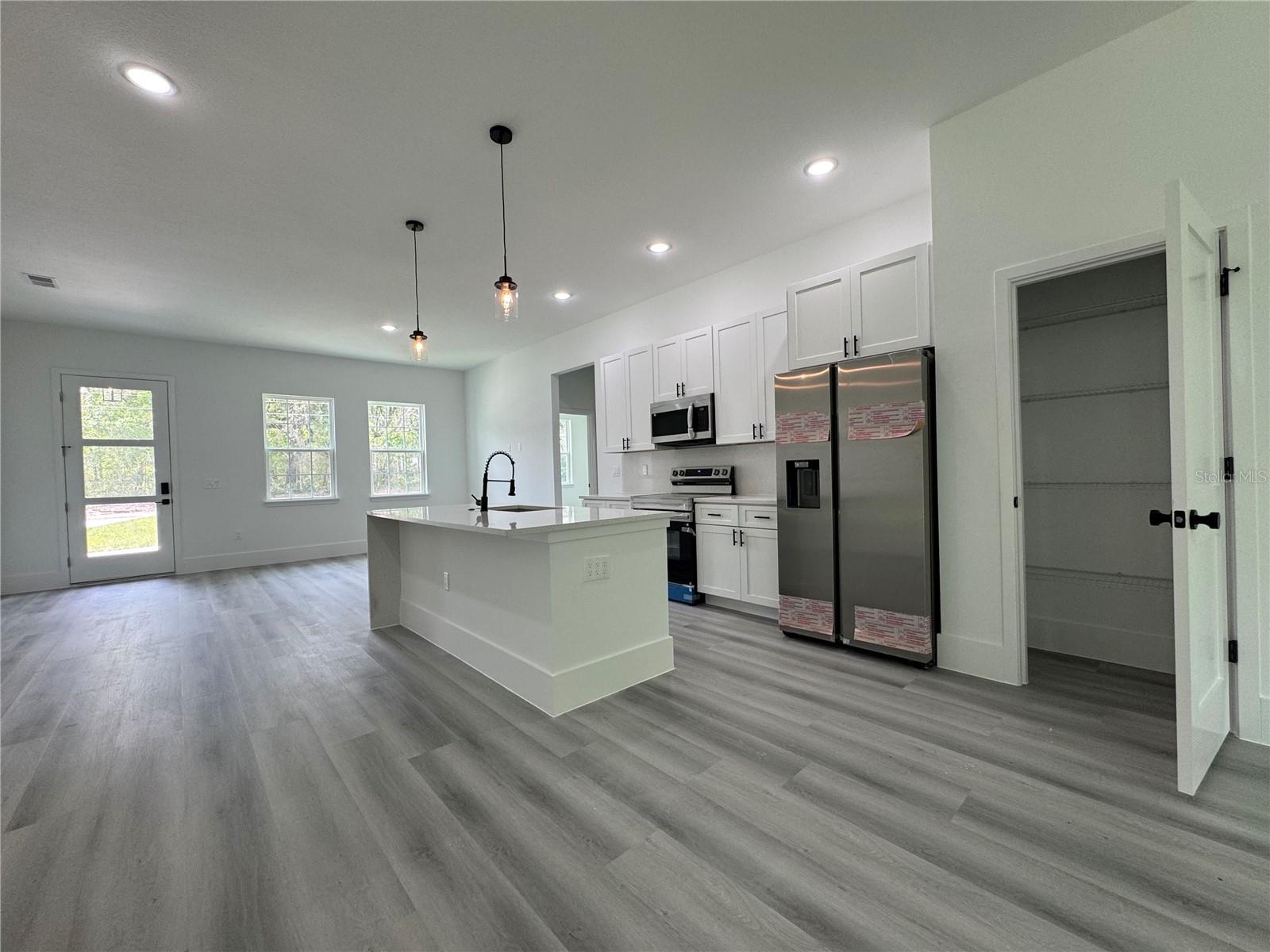 Listing photo id 12 for 10099 Carib Way