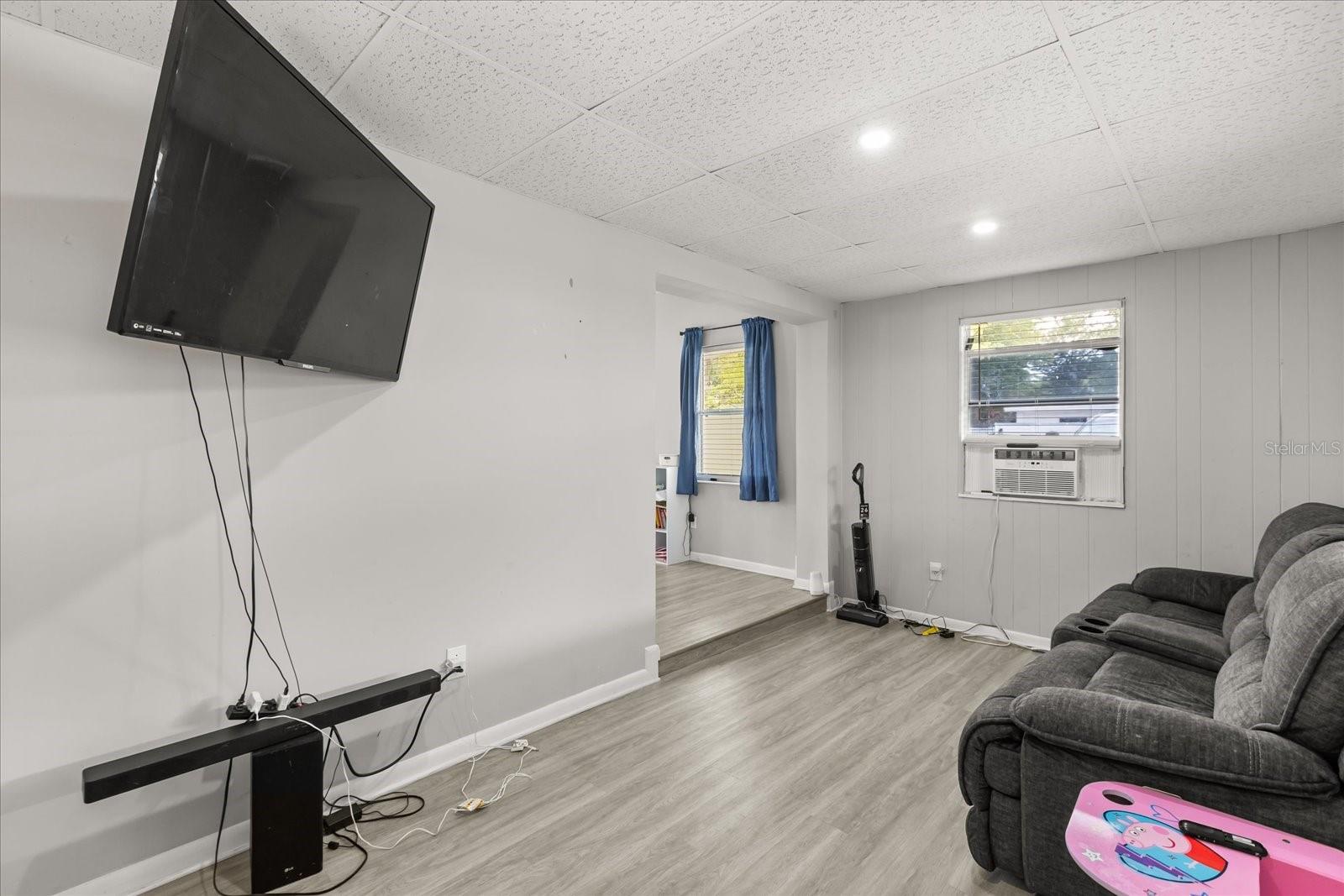 Image 14 of 35 For 609 Highland Street