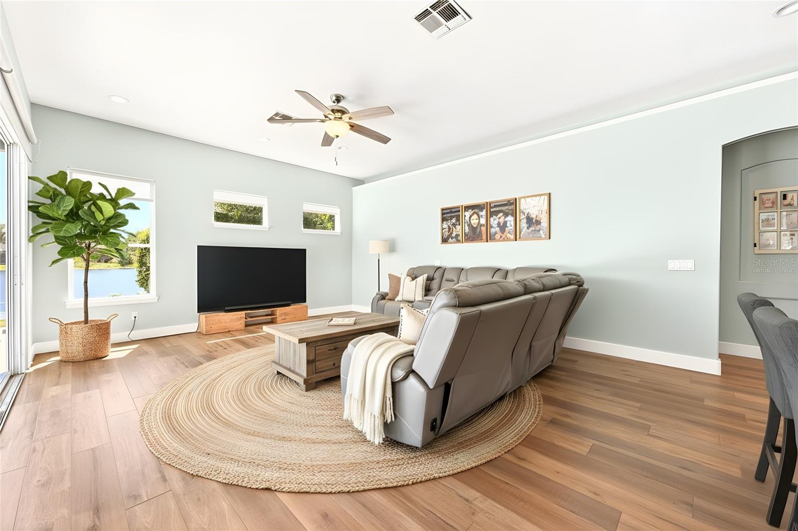 Image 12 of 38 For 1047 Willa Lake Circle