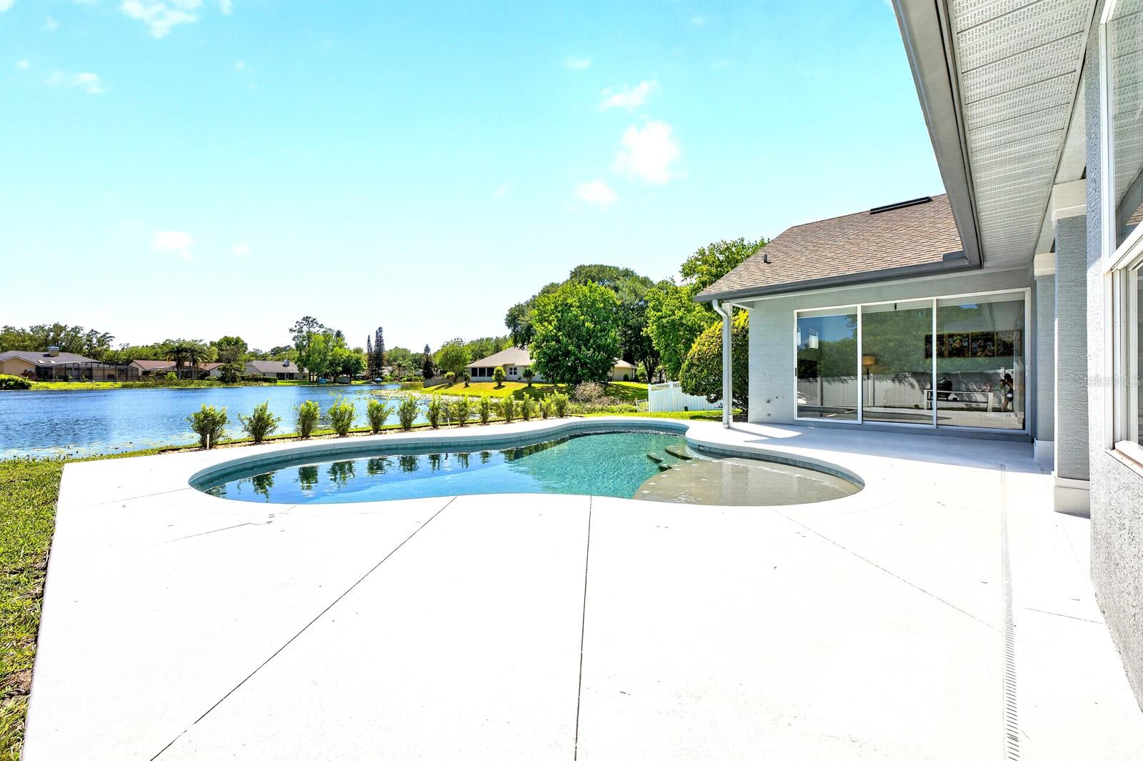 Image 27 of 38 For 1047 Willa Lake Circle