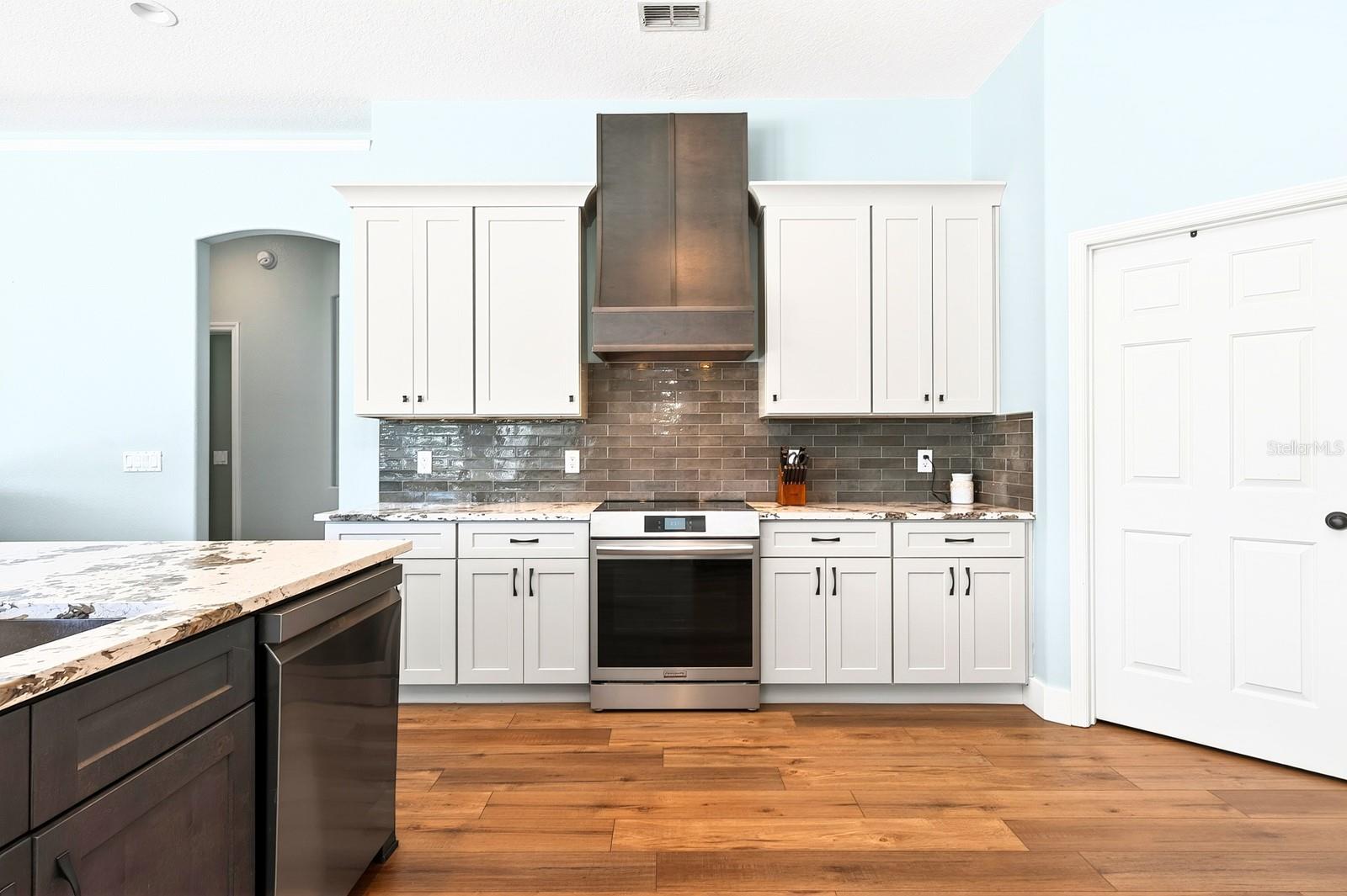 Image 7 of 38 For 1047 Willa Lake Circle