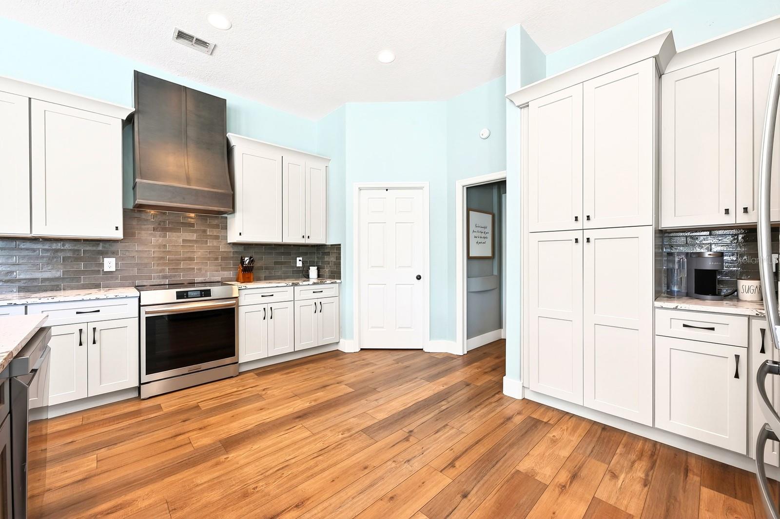 Image 9 of 38 For 1047 Willa Lake Circle