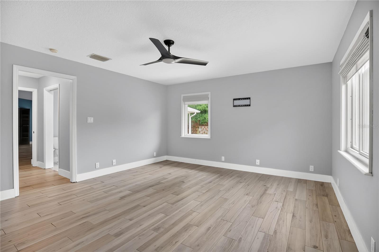 Image 16 of 33 For 1029 Glenwood Road