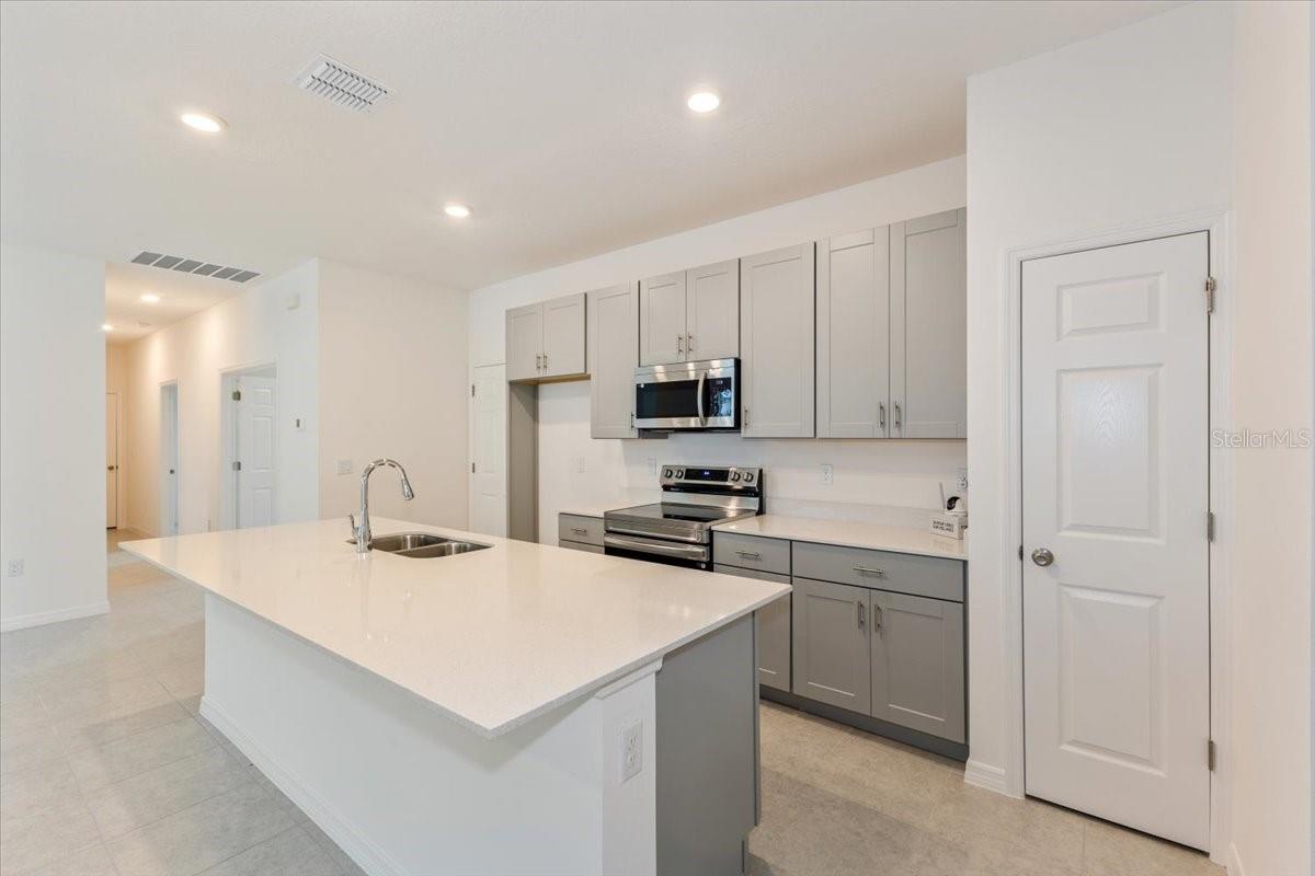 Image 6 of 18 For 243 Fredericksburg Avenue