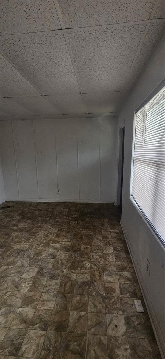 Listing photo id 9 for 6923 Anoka Drive