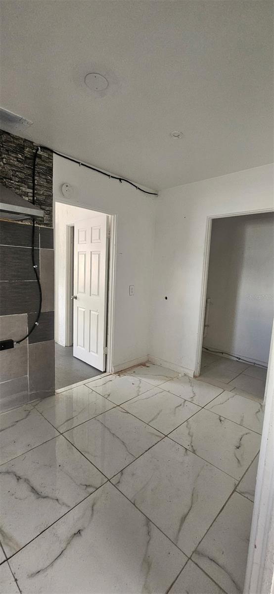 Listing photo id 10 for 6923 Anoka Drive