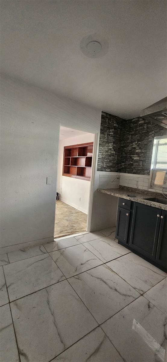 Listing photo id 12 for 6923 Anoka Drive