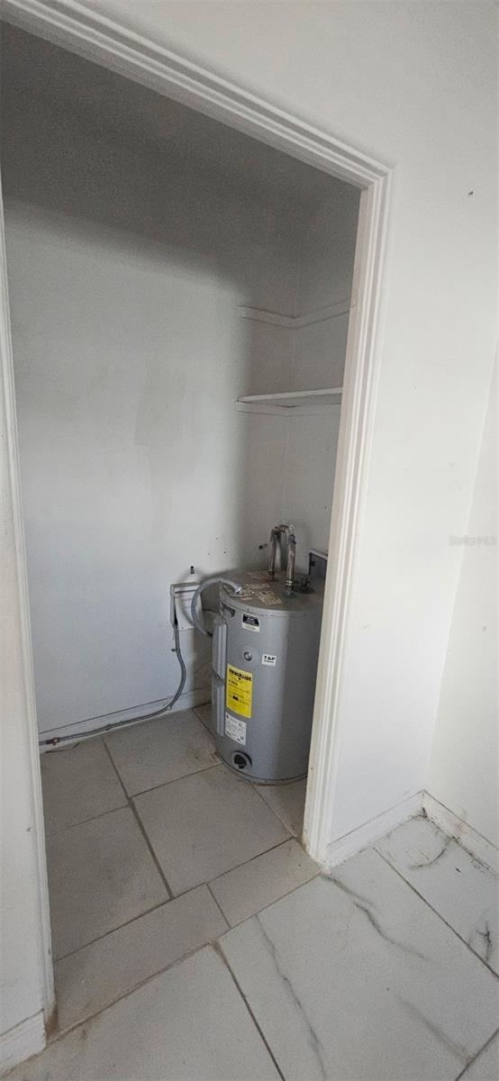 Listing photo id 13 for 6923 Anoka Drive