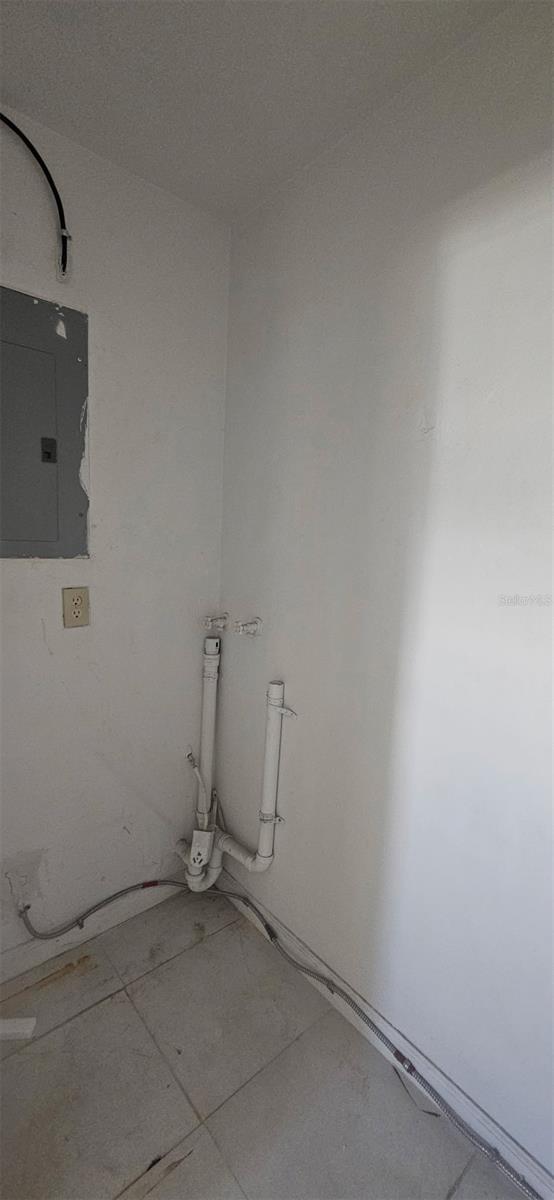 Listing photo id 14 for 6923 Anoka Drive