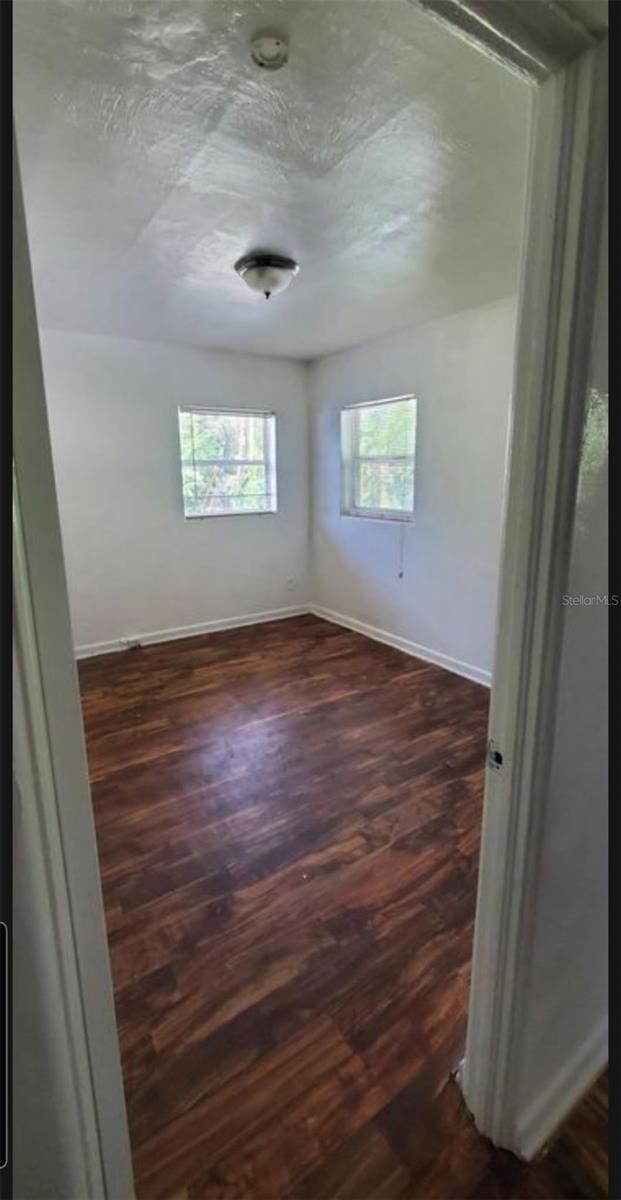 Listing photo id 15 for 6923 Anoka Drive