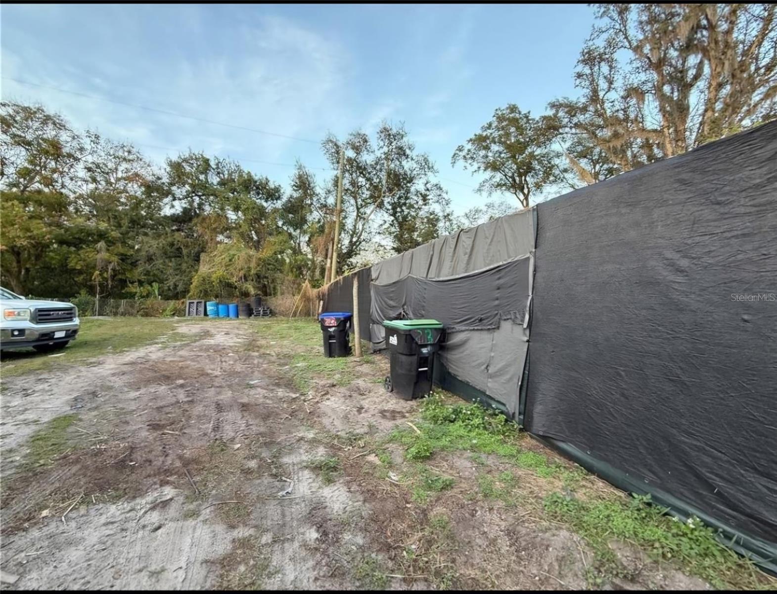 Listing photo id 2 for 6923 Anoka Drive