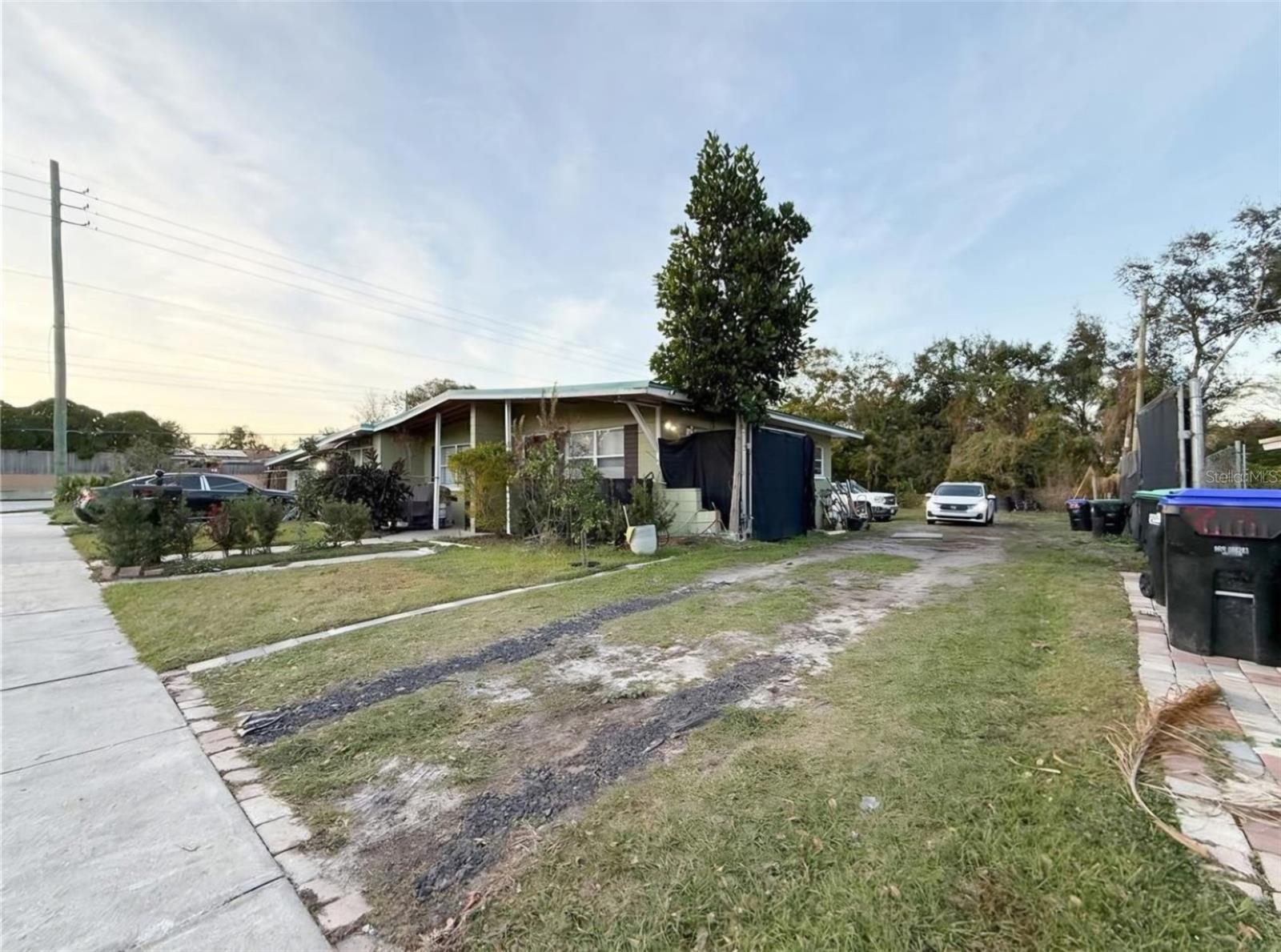 Listing photo id 3 for 6923 Anoka Drive