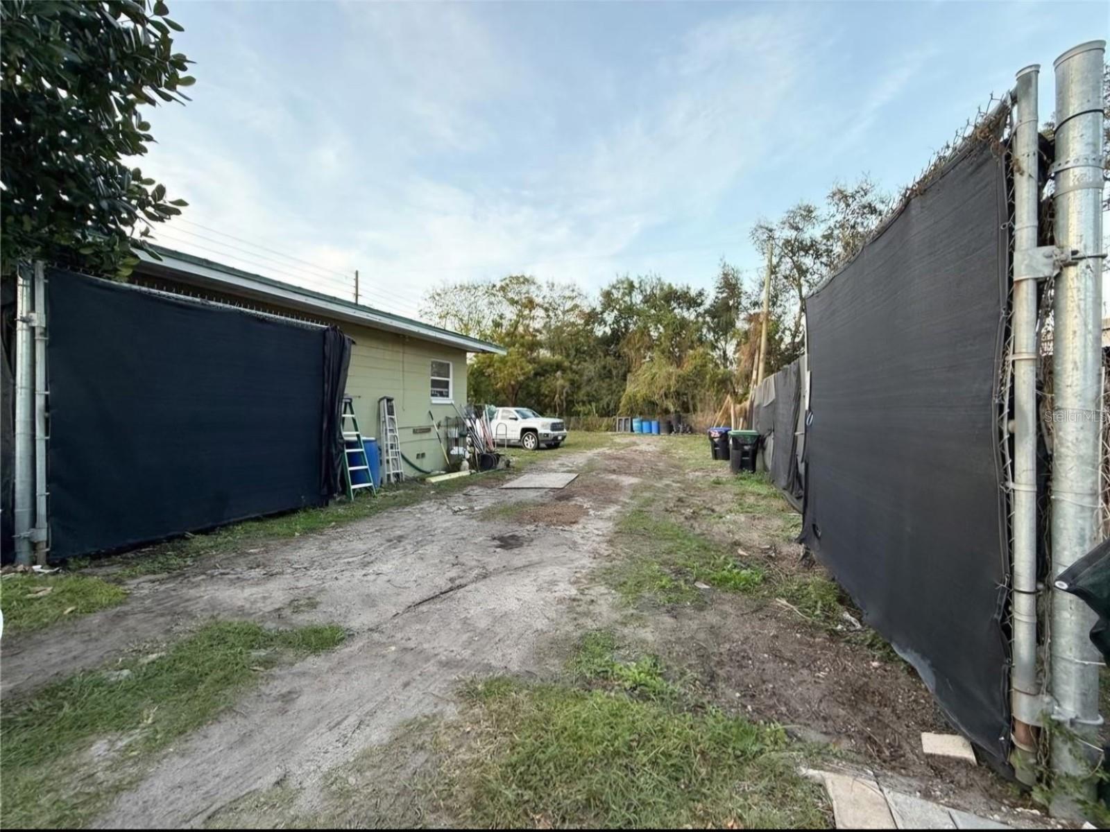 Listing photo id 4 for 6923 Anoka Drive