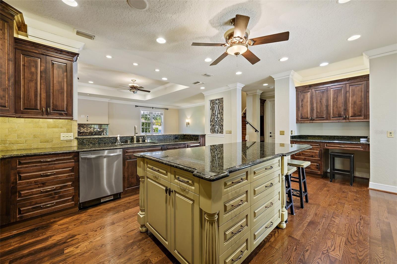 Image 32 of 52 For 1701 Walnut Avenue