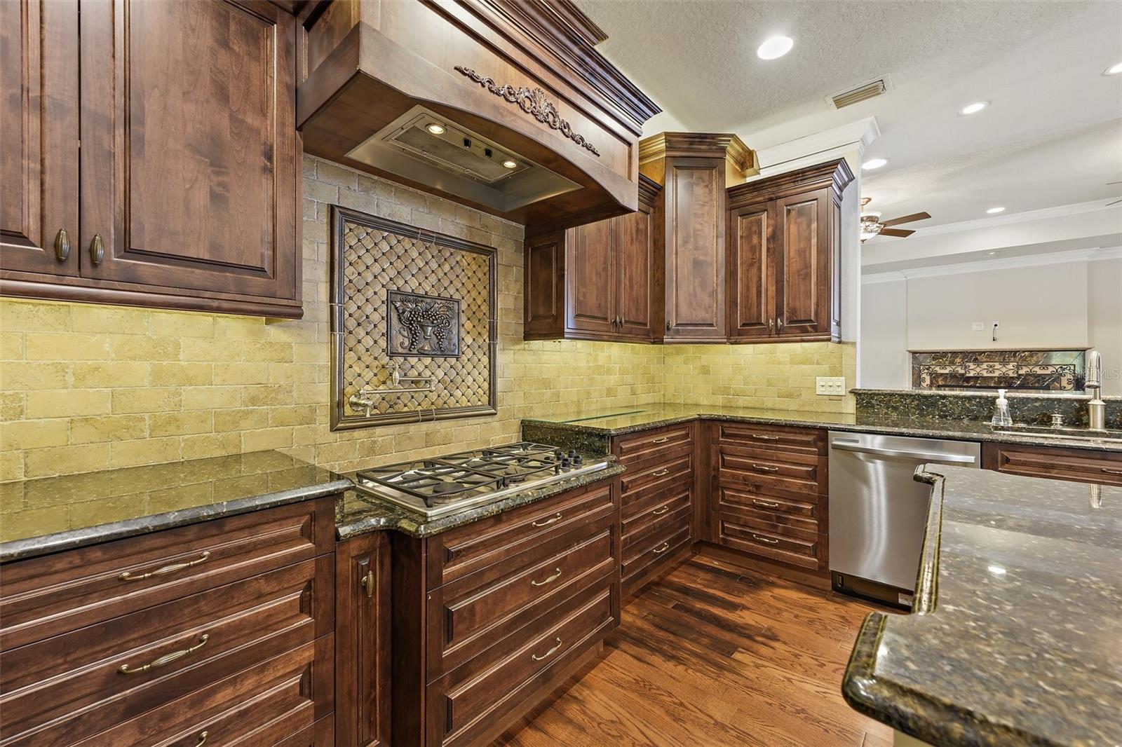 Image 33 of 52 For 1701 Walnut Avenue