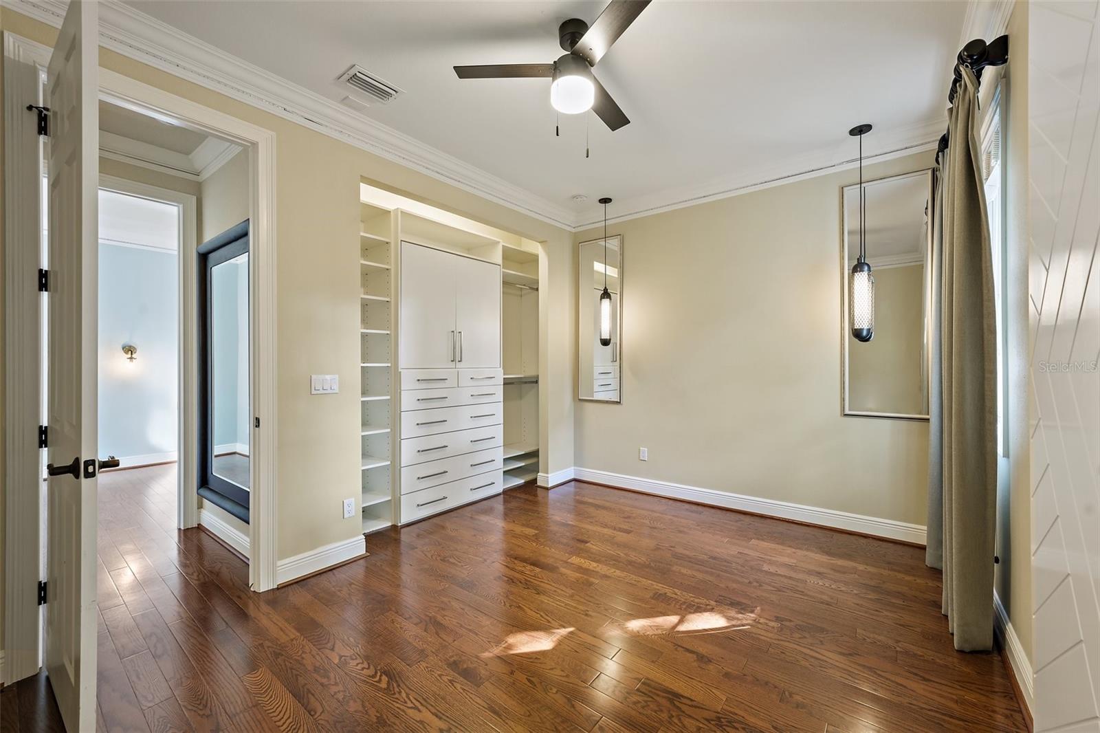 Image 4 of 52 For 1701 Walnut Avenue