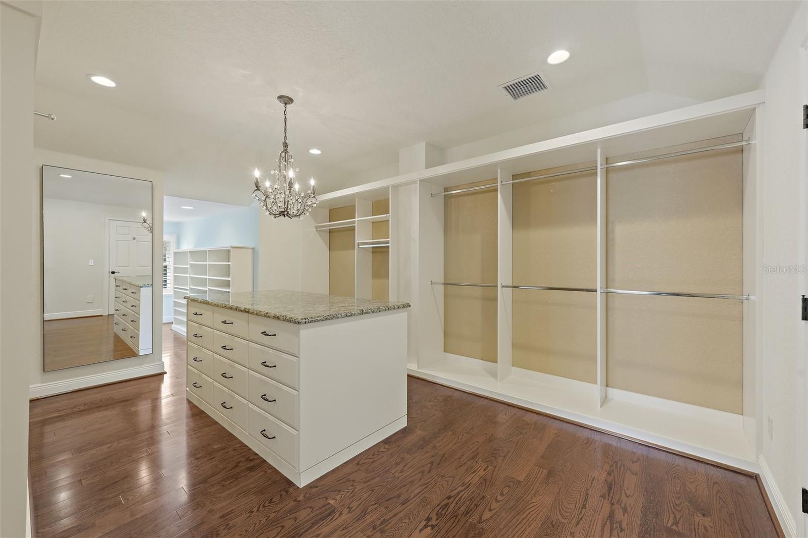 Image 45 of 52 For 1701 Walnut Avenue