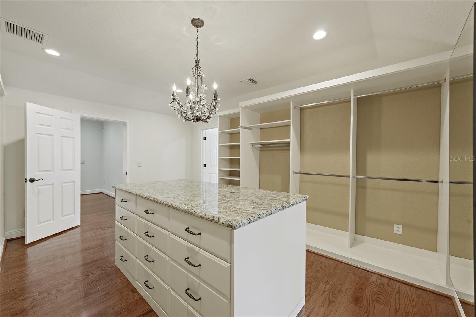 Image 46 of 52 For 1701 Walnut Avenue