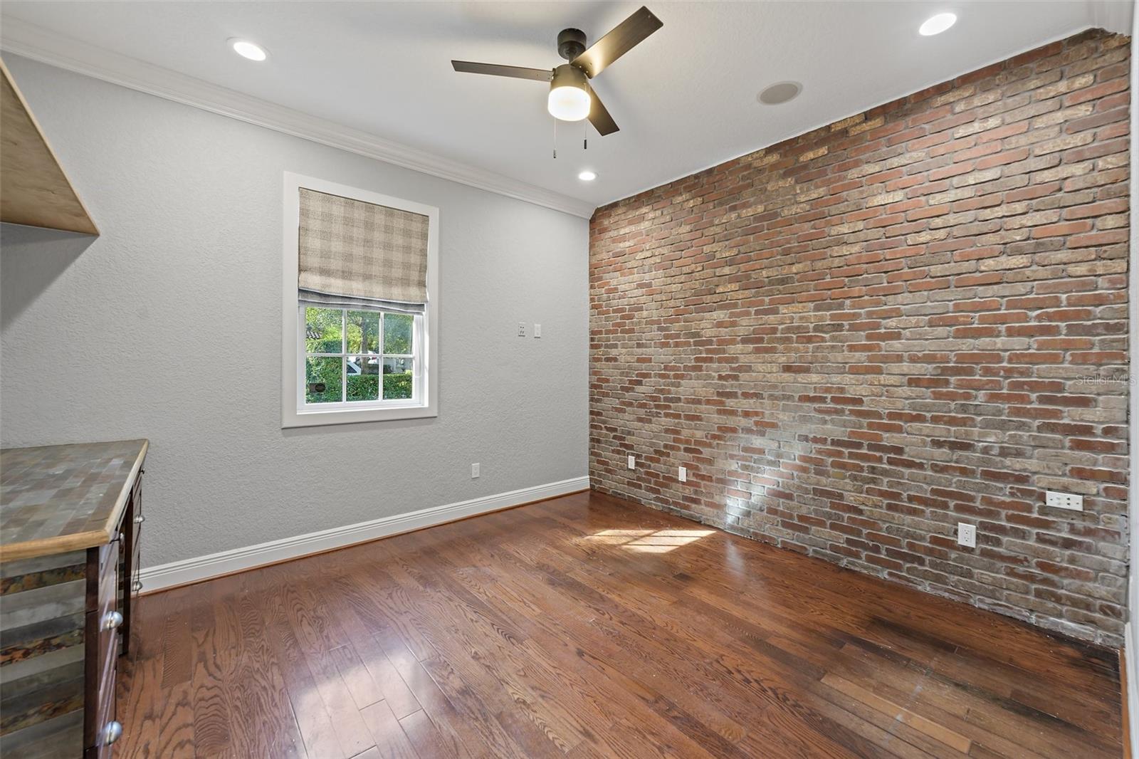 Image 50 of 52 For 1701 Walnut Avenue