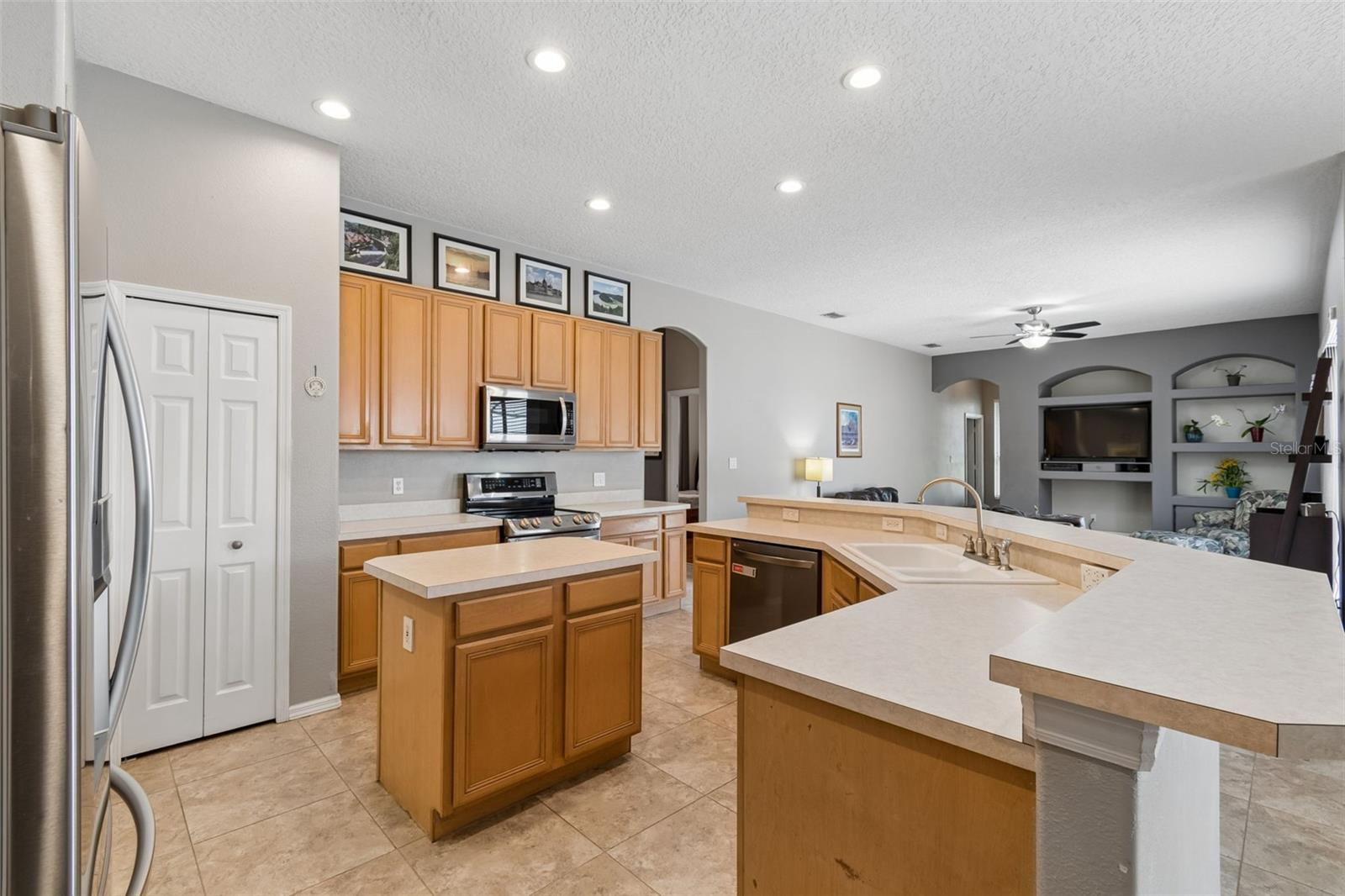 Image 10 of 65 For 10240 Pointview Court