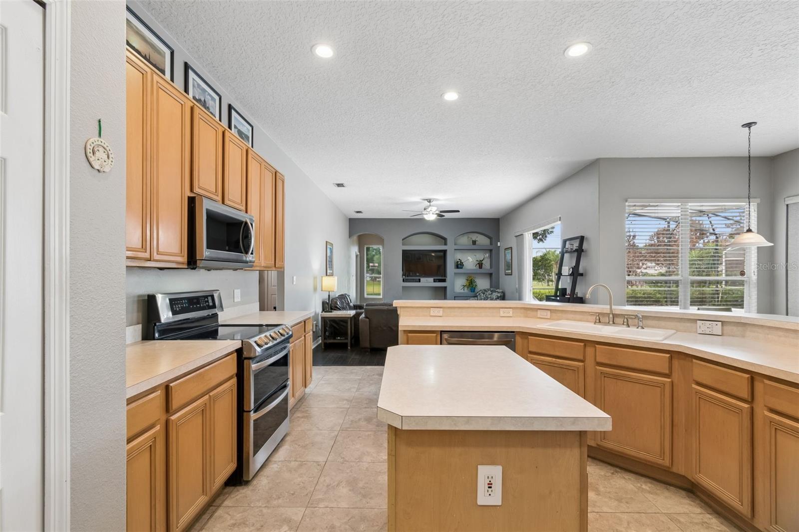 Image 11 of 65 For 10240 Pointview Court