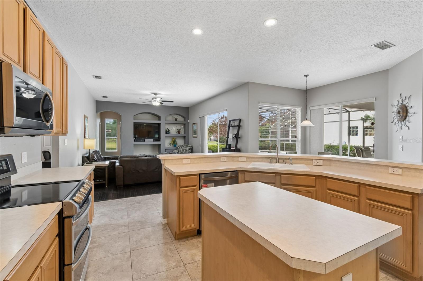 Image 12 of 65 For 10240 Pointview Court