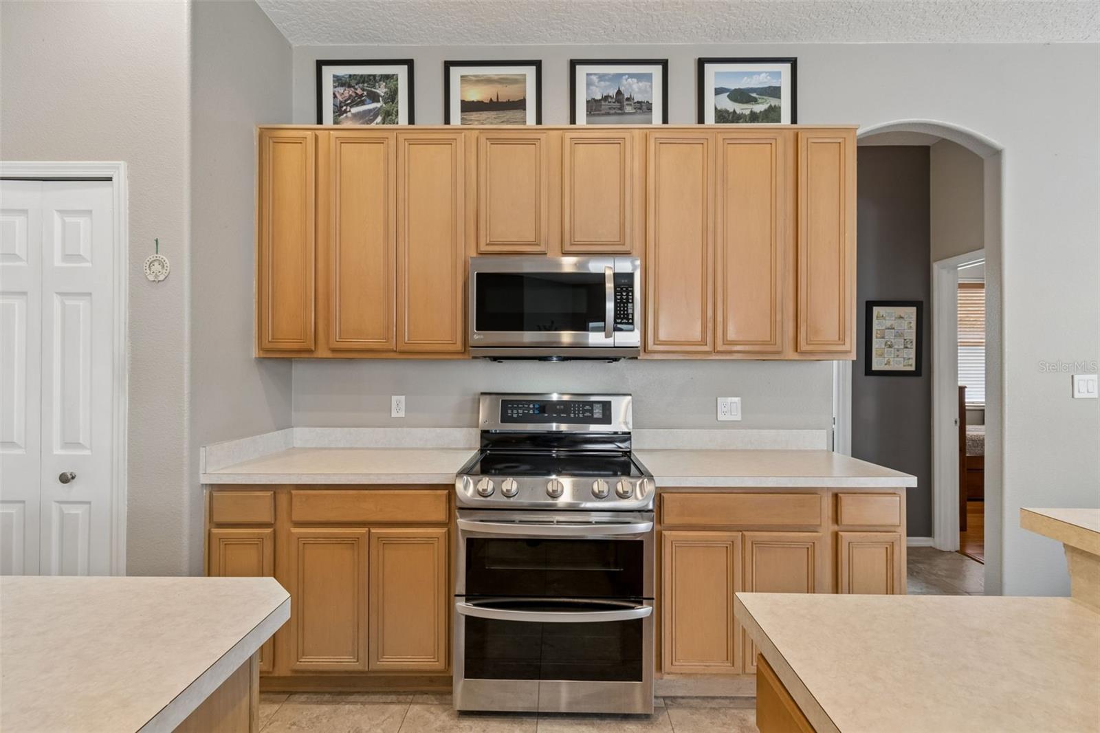 Image 13 of 65 For 10240 Pointview Court