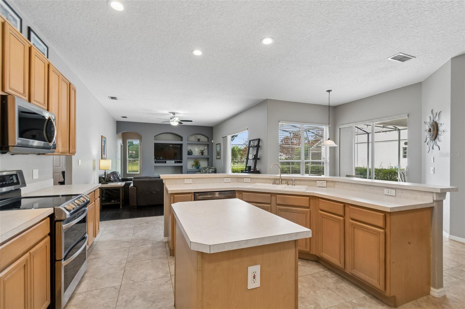 Image 15 of 65 For 10240 Pointview Court