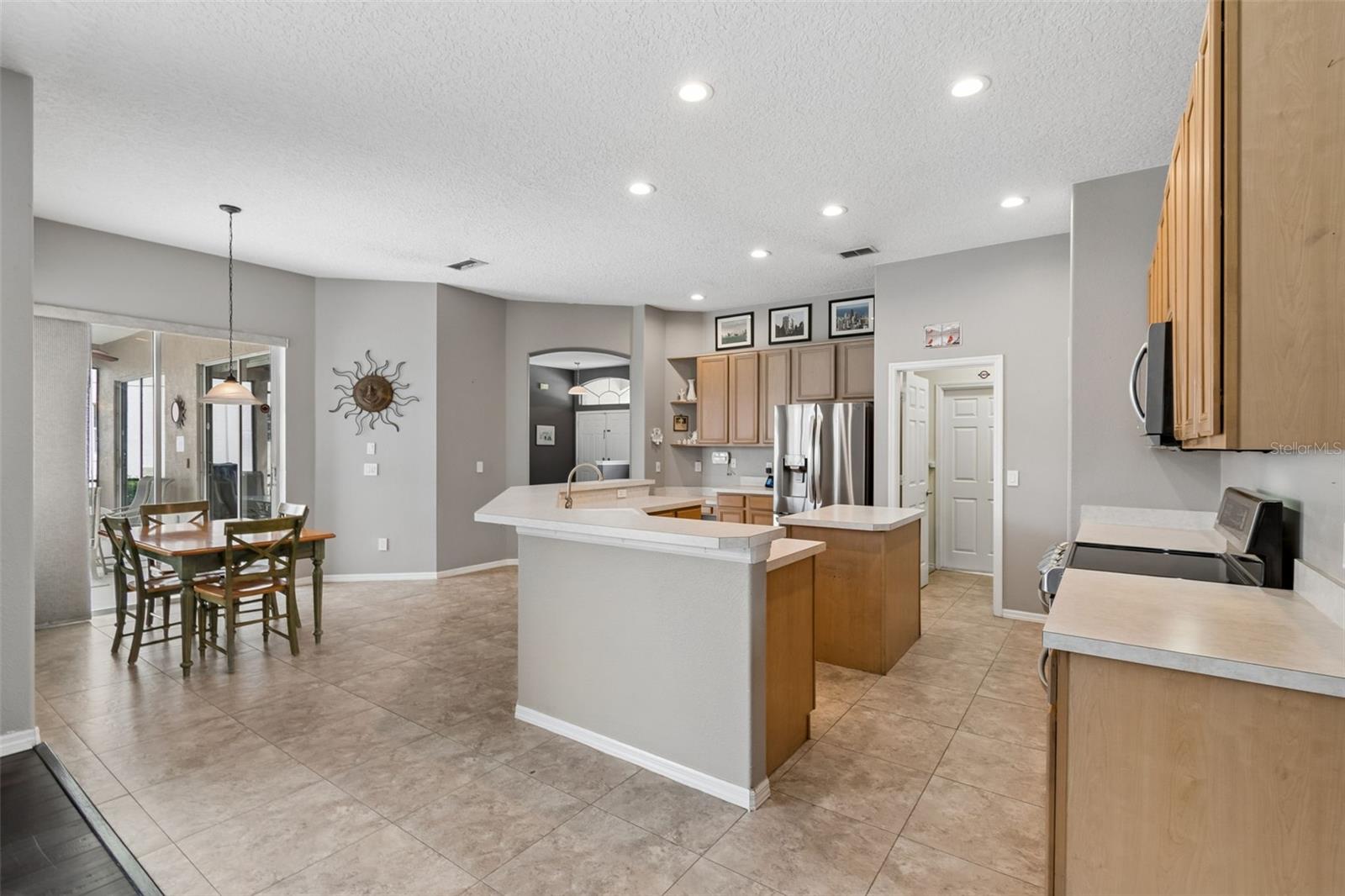 Image 17 of 65 For 10240 Pointview Court