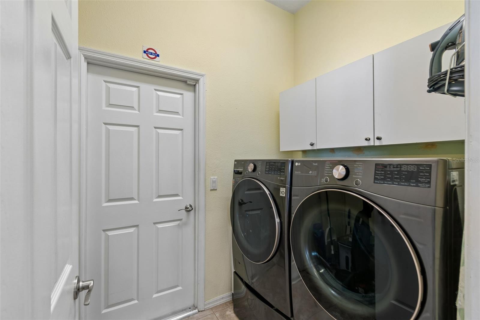 Image 19 of 65 For 10240 Pointview Court